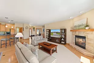 W314N352 Lara Ln, Delafield, WI 53018 - Photo 9