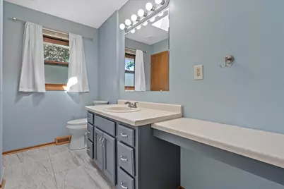 1415 S 167th St, New Berlin, WI 53151 - Photo 23