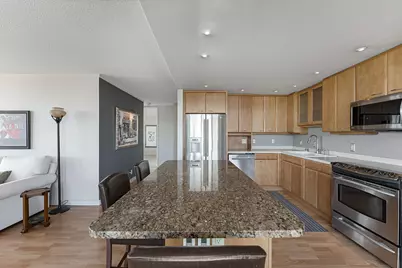 929 N Astor St #608, Milwaukee, WI 53202 - Photo 11