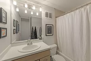 929 N Astor St, Milwaukee, WI 53202 - Photo 15