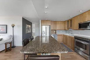 929 N Astor St, Milwaukee, WI 53202 - Photo 7