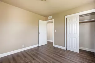 4837 W Lynndale Ave, Milwaukee, WI 53220 - Photo 17