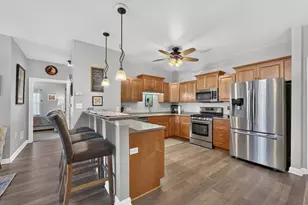 985 Hastings Ct, Racine, WI 53406 - Photo 9