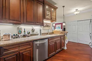 1300 N Prospect Ave, Milwaukee, WI 53202 - Photo 17