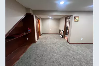 4615 S Woodland Dr, Greenfield, WI 53220 - Photo 13