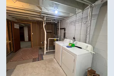 4615 S Woodland Dr, Greenfield, WI 53220 - Photo 11