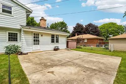 W173N8514  Robert Ave, Menomonee Falls, WI 53051 - Photo 41