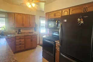1714 Madison St, Manitowoc, WI 54220 - Photo 9
