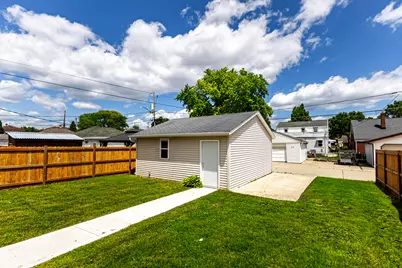 2350 S 56th St, West Allis, WI 53219 - Photo 25