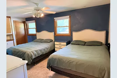 6964 N Braeburn Ln, Glendale, WI 53209 - Photo 15