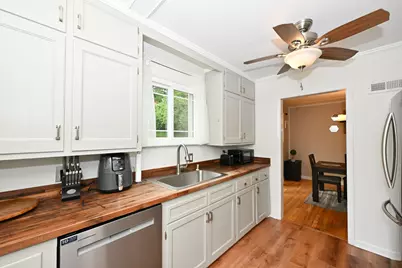 10518 W Spring Green Rd, Greenfield, WI 53228 - Photo 9