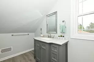 10518 W Spring Green Rd, Greenfield, WI 53228 - Photo 19