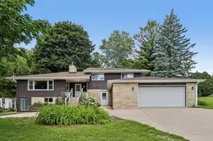 W270N195 Arrowhead Trail, Pewaukee, WI 53188 - Photo 1