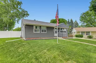 6526 W Burdick Ave, Milwaukee, WI 53219 - Photo 27