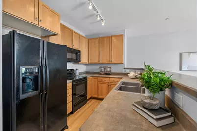 1920 N Farwell Ave #403, Milwaukee, WI 53202 - Photo 7