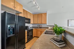 1920 N Farwell Ave, Milwaukee, WI 53202 - Photo 7