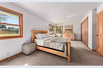 5319 W Sunnyside Dr, Mequon, WI 53092 - Photo 23