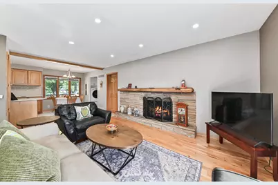 5319 W Sunnyside Dr, Mequon, WI 53092 - Photo 7