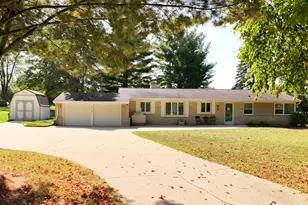 5319 W Sunnyside Dr, Mequon, WI 53092 - Photo 1