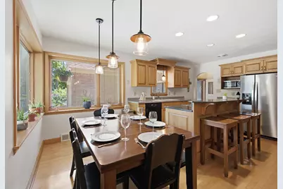 10205 W Feerick Pl, Wauwatosa, WI 53222 - Photo 9