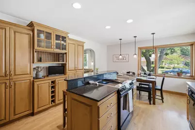 10205 W Feerick Pl, Wauwatosa, WI 53222 - Photo 5