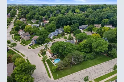 1237  Cavalier Dr, Waukesha, WI 53186 - Photo 7