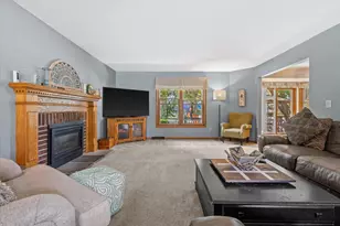 1237 Cavalier Dr, Waukesha, WI 53186 - Photo 11
