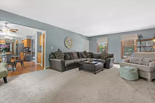 1237 Cavalier Dr, Waukesha, WI 53186 - Photo 15