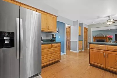 1237  Cavalier Dr, Waukesha, WI 53186 - Photo 21