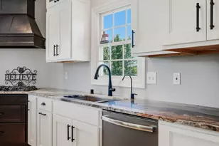 N76W36096 Saddlebrook Ln, Lac La Belle, WI 53066 - Photo 7