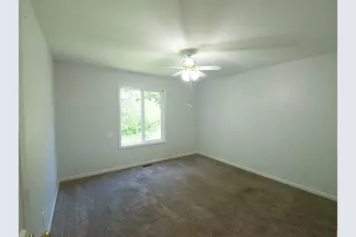 437  Swanson Ct #439, Twin Lakes, WI 53181 - Photo 9