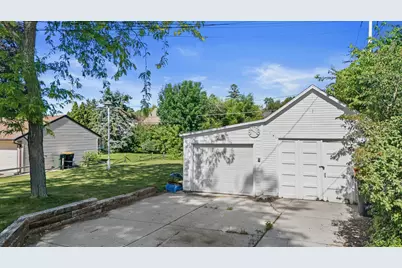 2226 S 90th St, West Allis, WI 53227 - Photo 7