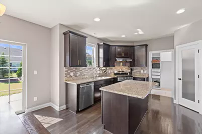 7989 S River Ct, Franklin, WI 53132 - Photo 13