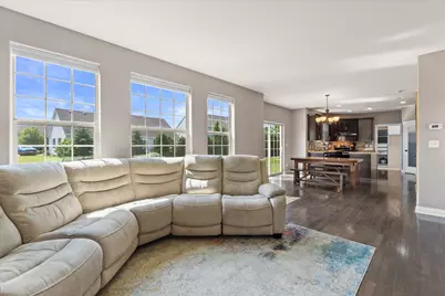 7989 S River Ct, Franklin, WI 53132 - Photo 3