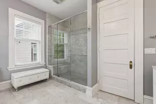 2667 N Summit Ave, Milwaukee, WI 53211 - Photo 23