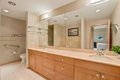 923 E Kilbourn Ave #1502, Milwaukee, WI 53202 - Photo 17