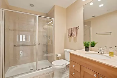 923 E Kilbourn Ave #1502, Milwaukee, WI 53202 - Photo 21