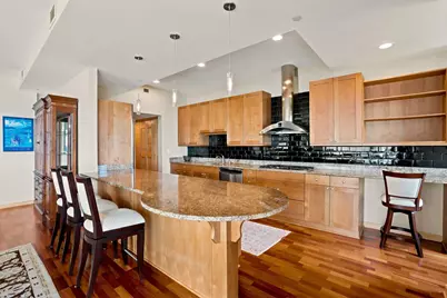 923 E Kilbourn Ave #1502, Milwaukee, WI 53202 - Photo 7
