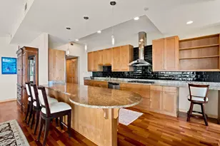 923 E Kilbourn Ave, Milwaukee, WI 53202 - Photo 7