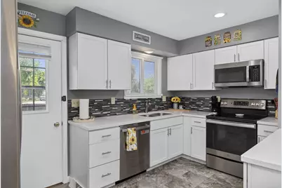 668  Wagon Dr, West Salem, WI 54669 - Photo 5