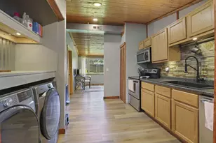 10308 Root River Dr, Racine, WI 53108 - Photo 9