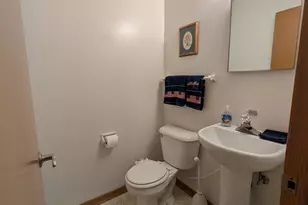 8827 W Burdick Ave, Milwaukee, WI 53227 - Photo 17
