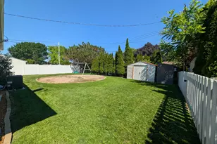 8827 W Burdick Ave, Milwaukee, WI 53227 - Photo 19