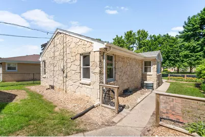 5653 N Milwaukee River Pkwy, Glendale, WI 53209 - Photo 17
