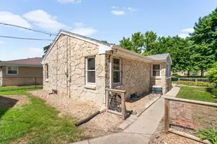5653 N Milwaukee River Pkwy, Glendale, WI 53209 - Photo 17
