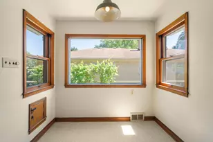 5653 N Milwaukee River Pkwy, Glendale, WI 53209 - Photo 11