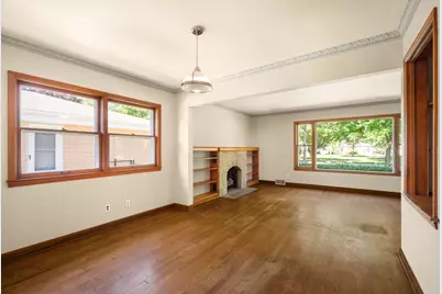 5653 N Milwaukee River Pkwy, Glendale, WI 53209 - Photo 7
