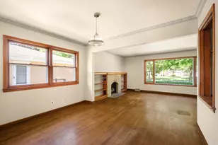 5653 N Milwaukee River Pkwy, Glendale, WI 53209 - Photo 7