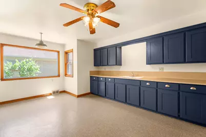 5653 N Milwaukee River Pkwy, Glendale, WI 53209 - Photo 9
