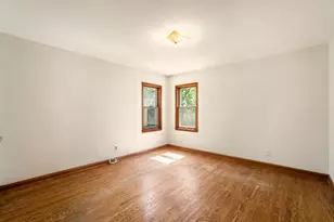 5653 N Milwaukee River Pkwy, Glendale, WI 53209 - Photo 15